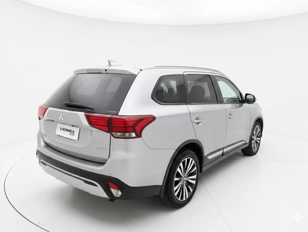 MITSUBISHI OUTLANDER - 2020