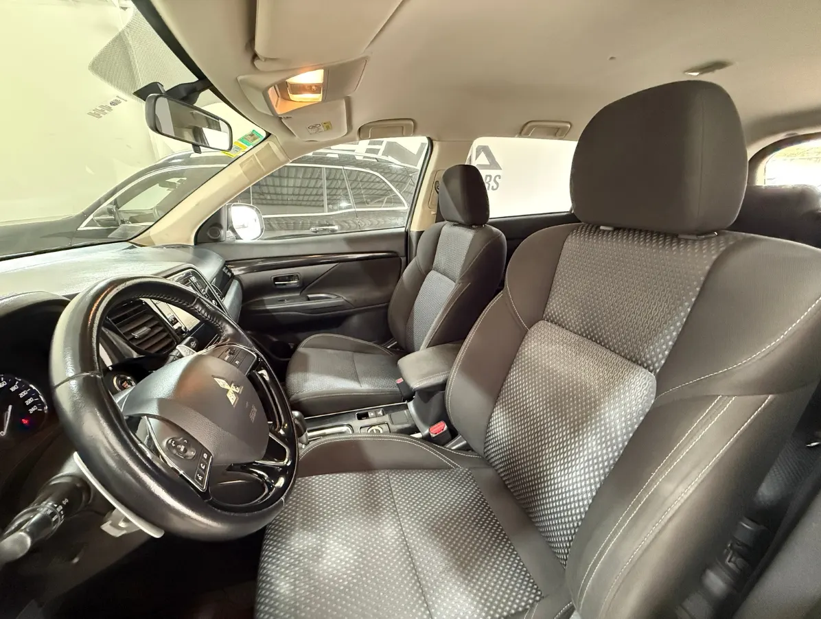 MITSUBISHI OUTLANDER - 2020