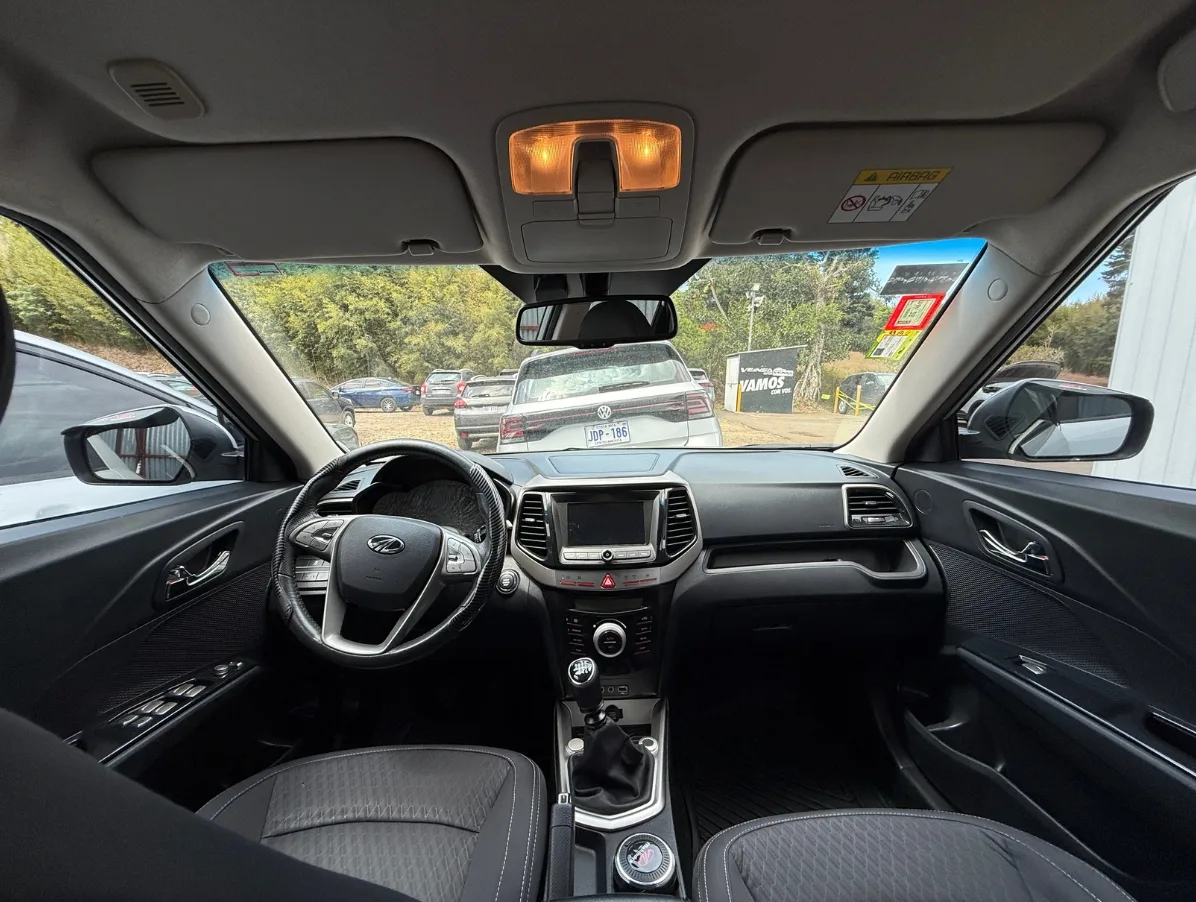 MAHINDRA XUV300 - 2021