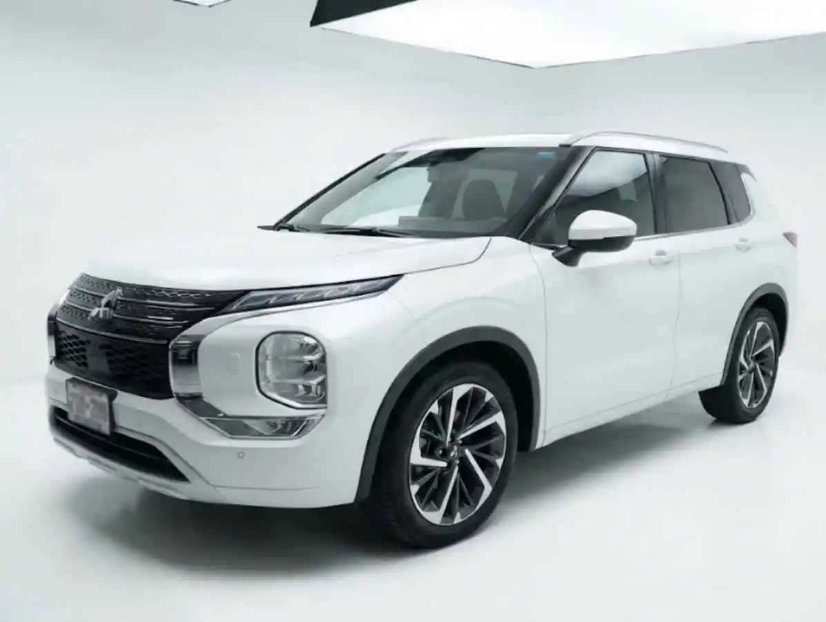 MITSUBISHI OUTLANDER - 2023