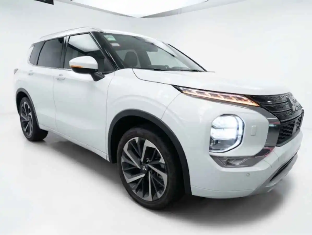 MITSUBISHI OUTLANDER - 2023
